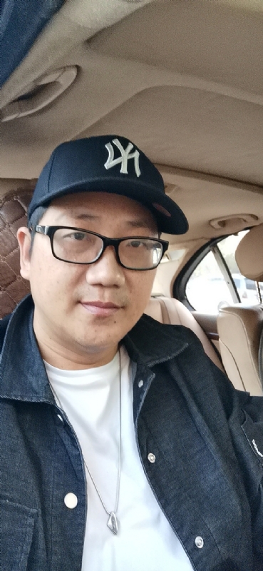 拥抱幸福的第一张照片--连江征婚网